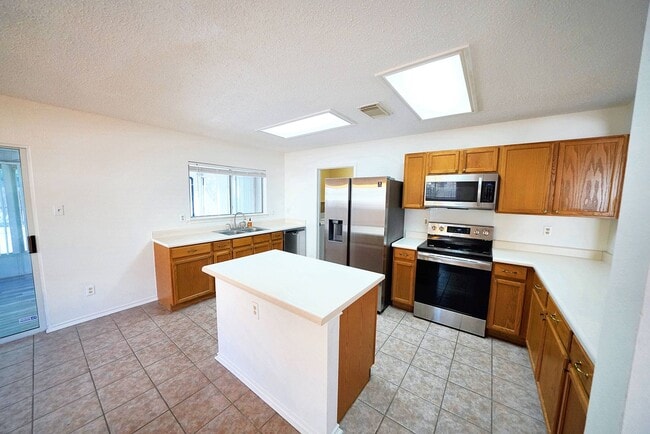 Building Photo - Charming 3-Bedroom Home in Ashley Place - ...