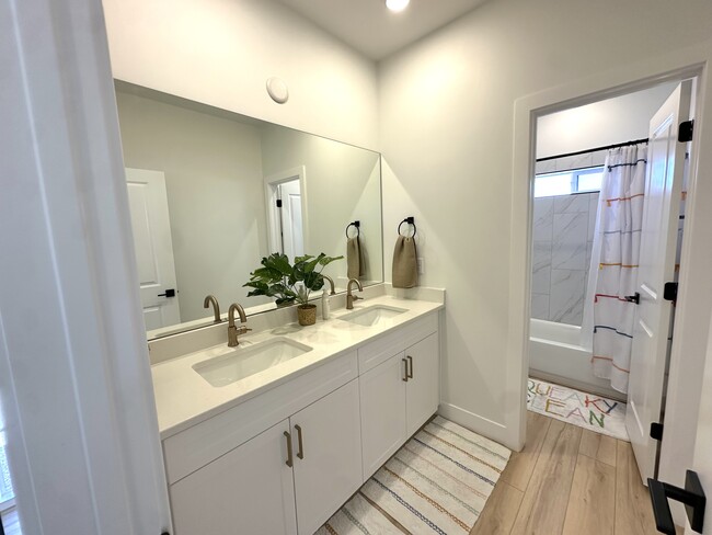 Building Photo - 655 S Lesina Hts Dr