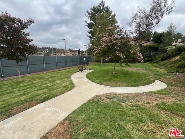 Building Photo - 1163 S Crofter Dr