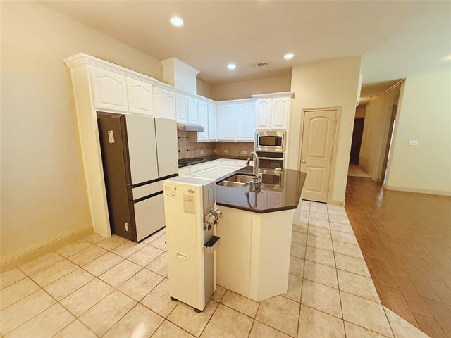 Building Photo - 722 Arbol