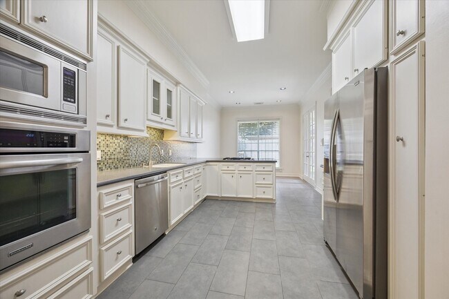 Building Photo - 5308 Hidalgo St