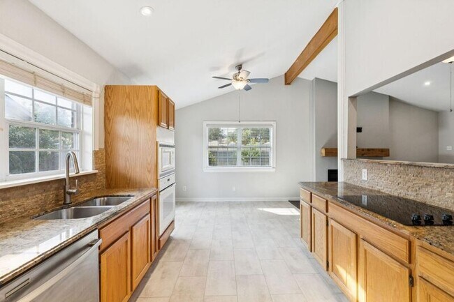 Building Photo - 3324 Claymore Dr