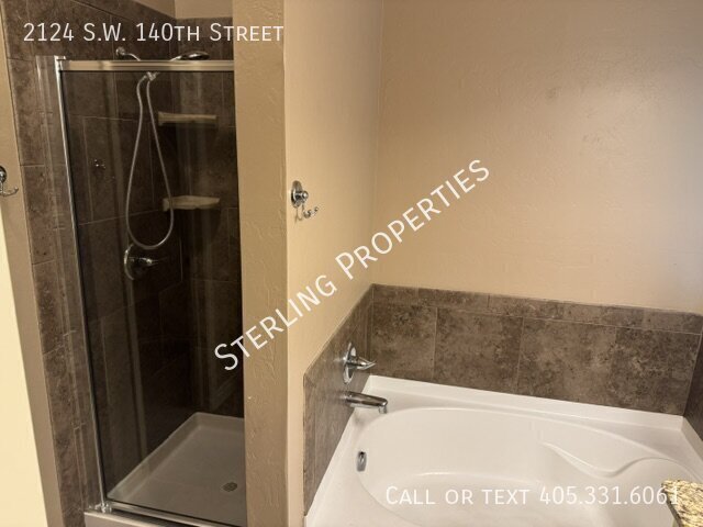 Building Photo - 2124 SW 140th St