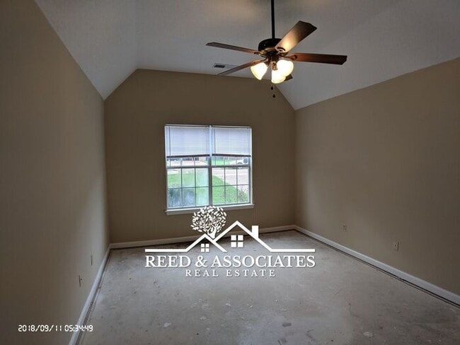 Building Photo - Southeast Memphis Home Located in Quiet Neighborhood!