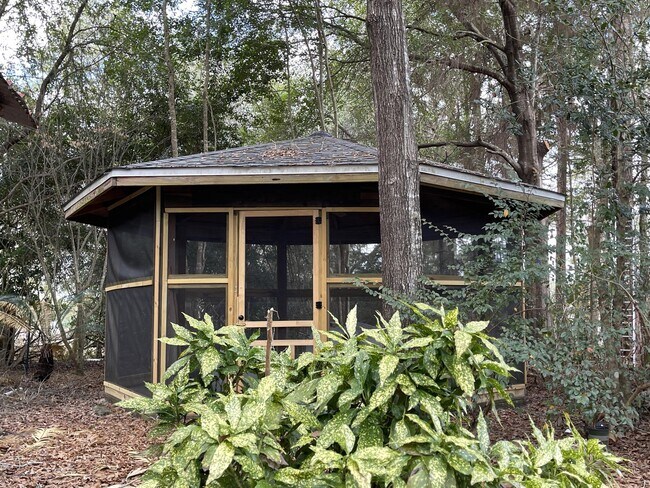 Building Photo - 205 Wedgewood Ln