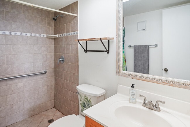 Building Photo - 109 Paradise Harbour Blvd