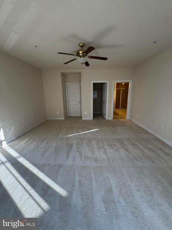 Building Photo - 9500 Hyde Pl