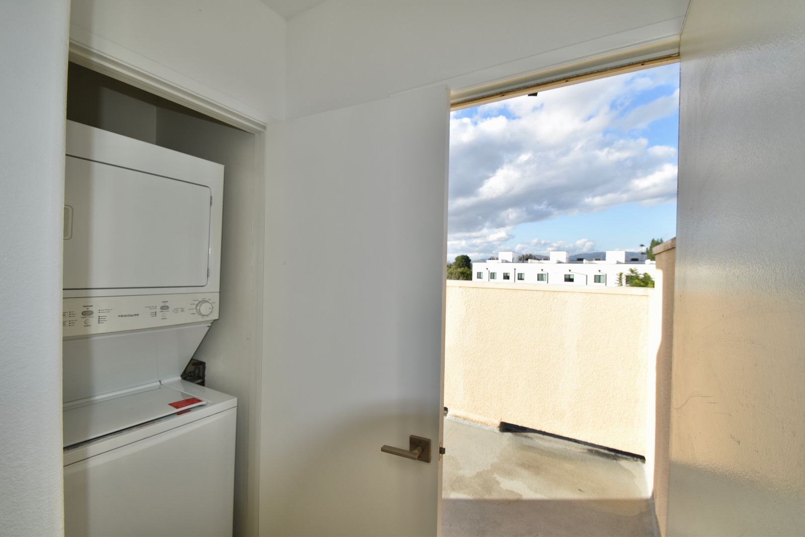 Building Photo - 6041 Fulton Ave