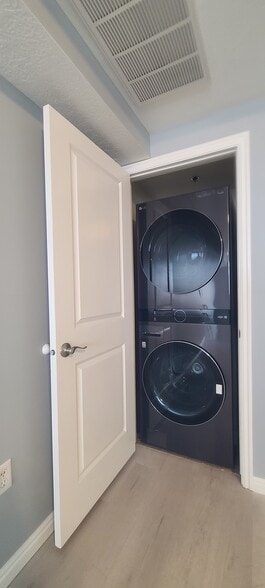 Washer dryer in unit - 5 S 500 W