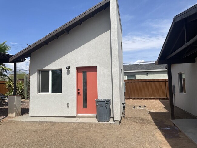 Building Photo - 1339 E 8th St