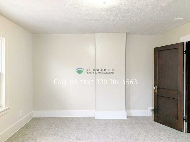 Building Photo - 1412 16th St NW