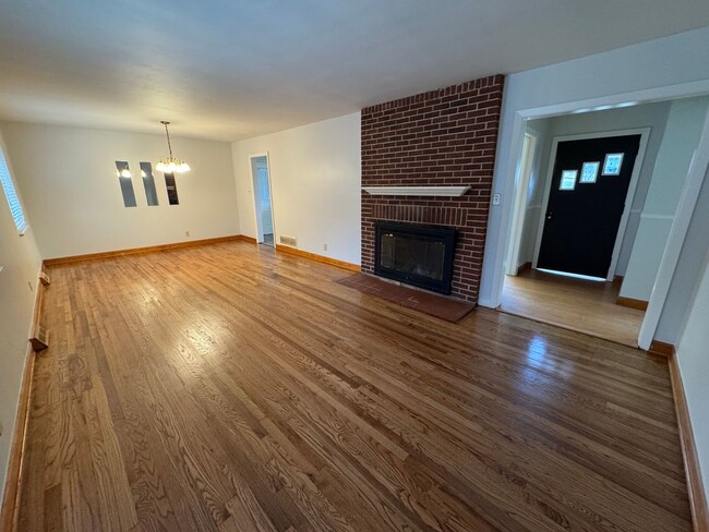 Building Photo - Brick 3/1.5 bath house with bonus in North...