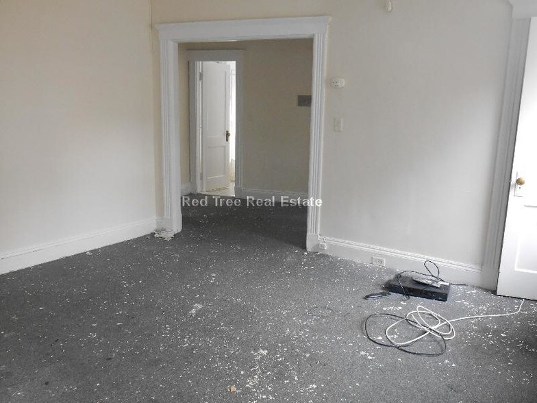 Building Photo - 235 Park Dr