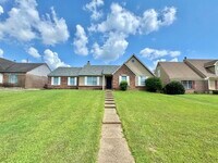 Building Photo - 6734 State Line Rd