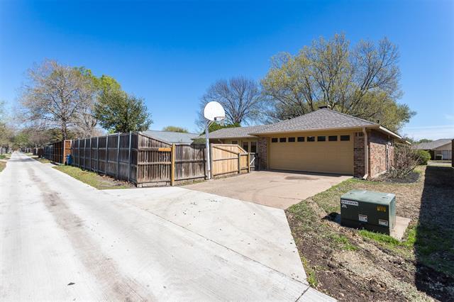 Building Photo - 208 Simmons Dr