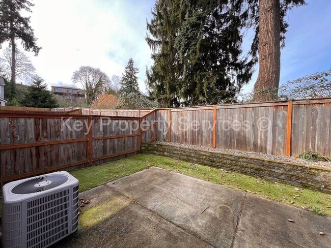 Building Photo - Stunning Hazel Dell Two-Story with High End Appliances