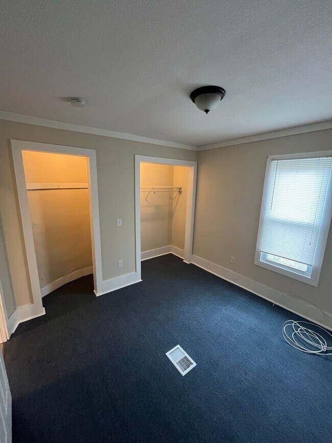 Building Photo - 12 Madison St