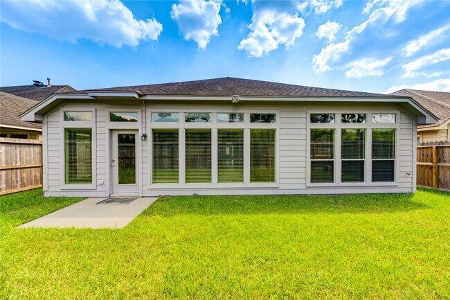 Building Photo - 5615 Stoneridge Ct