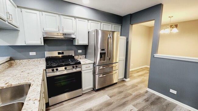 Building Photo - 725 Shady Oaks Ct