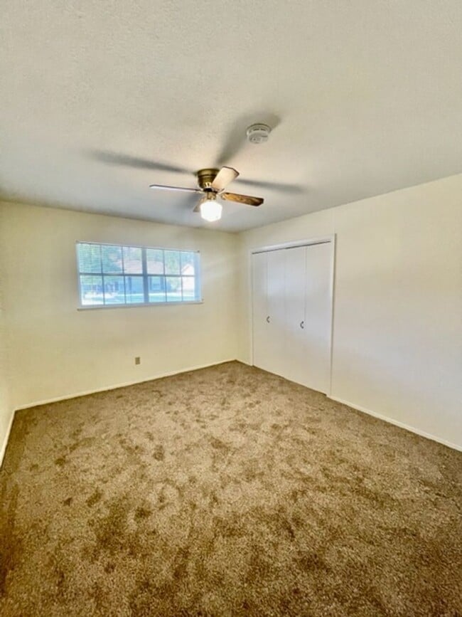 Building Photo - 5412 Lake Crest Dr