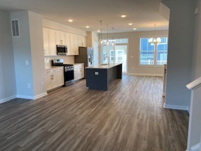 Building Photo - Townhome in Avinity Estates