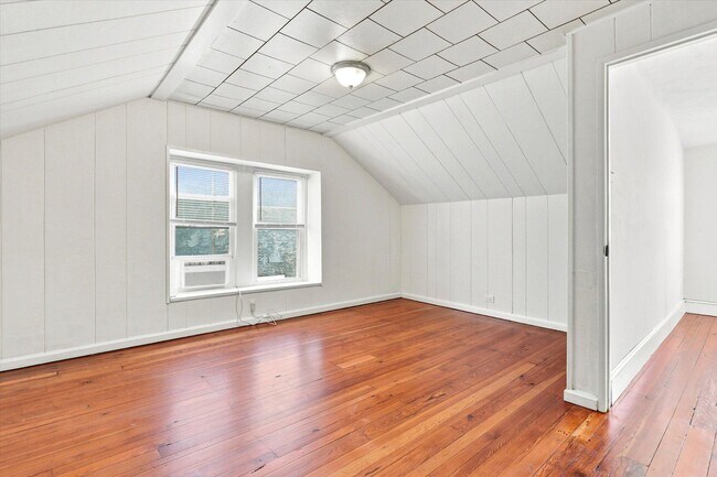Building Photo - 223 Wendover St