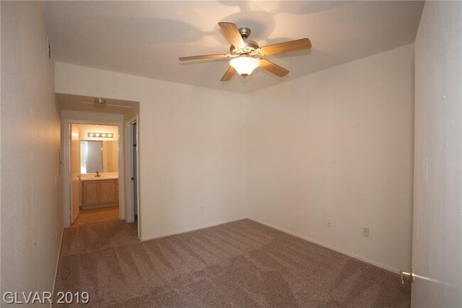 Building Photo - Unfurnished 2 Bd / 2 Ba Condo in a Beautif...