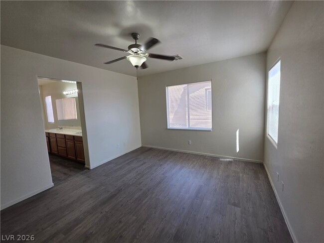 Building Photo - 7510 Perla Del Mar Ave