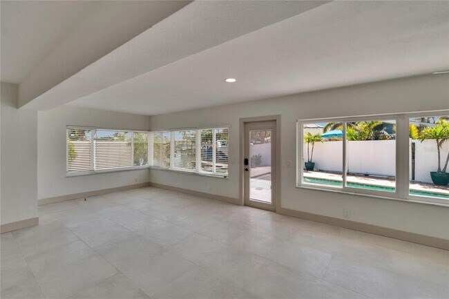 Building Photo - 1492 Sea Gull Dr S