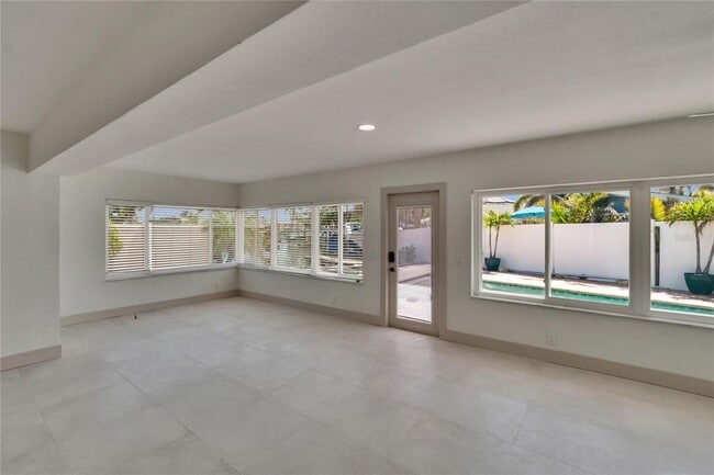Building Photo - 1492 Sea Gull Dr S