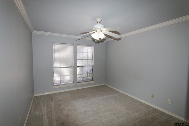 Building Photo - 963 Creekside Drive