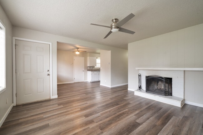 Building Photo - 15706 E Burnside St