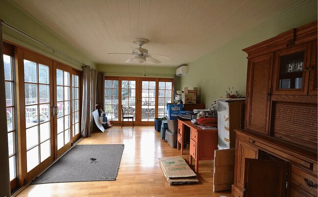 Building Photo - 207 Hawthorn Dr