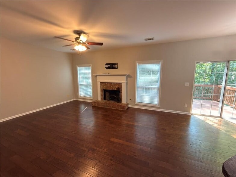 Building Photo - 5706 Amberside Ln NE