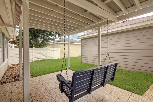 Building Photo - 18730 Atasca Oaks Dr