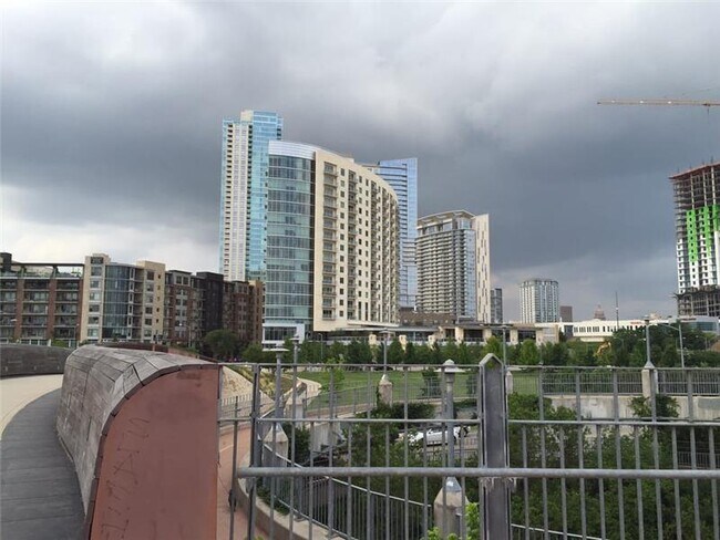 Building Photo - 112 Sandra Muraida Way