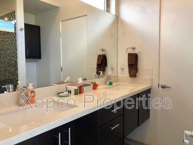 Building Photo - 2706 Alexander Club Dr