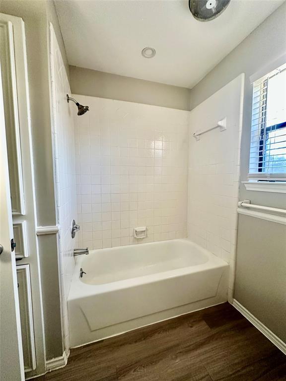 Building Photo - 1102 Serenada Dr