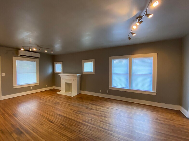 Building Photo - 147 N Lewis Pl