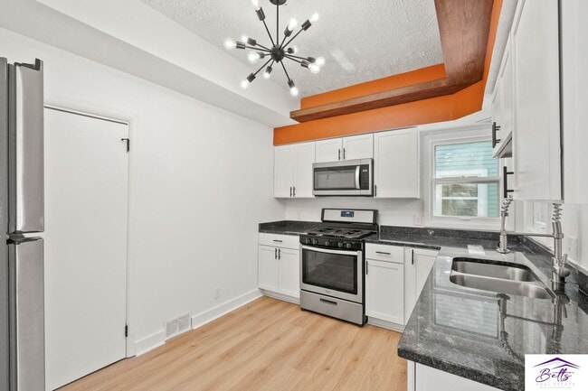 Building Photo - Wowza!