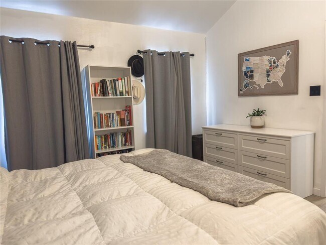 Building Photo - 1335 Belvin St