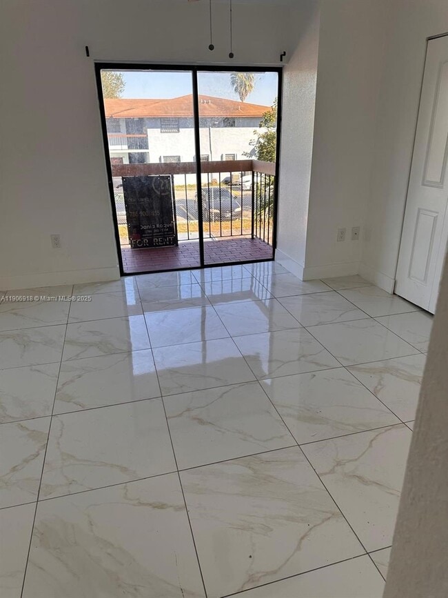 Building Photo - 2314 W 62nd St