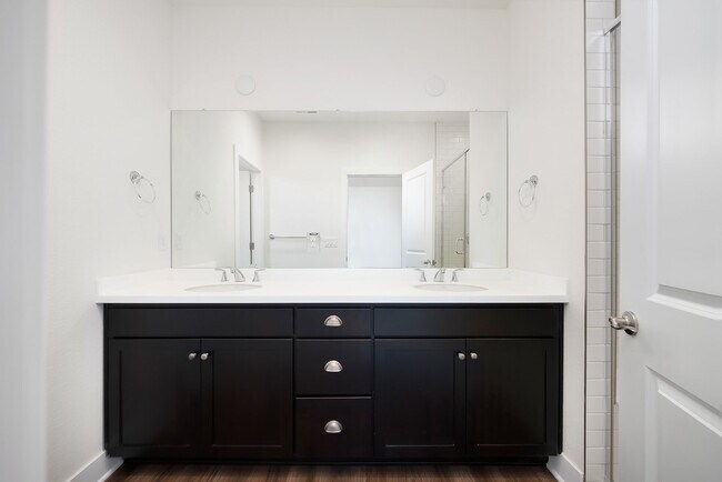 Building Photo - New Townhome in Wheat Ridge!!