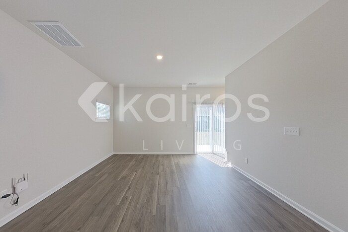 Building Photo - 2495 Banyon Cir