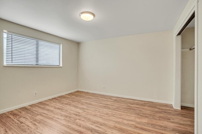 Building Photo - 817 W Heather Ln