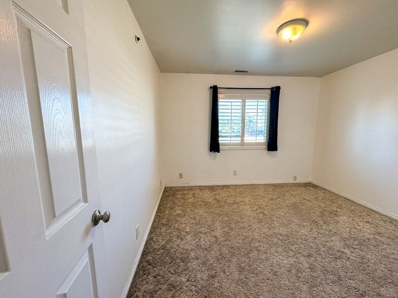 Building Photo - 614 S 500 W