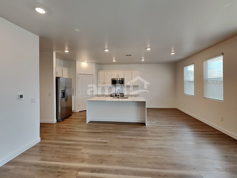 Building Photo - 9629 E Friedel Dr