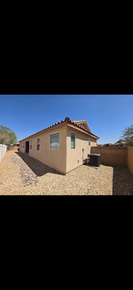 Building Photo - 6211 Trenton Parade Ave