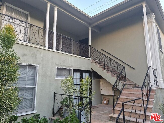 Building Photo - 8551 Holloway Dr