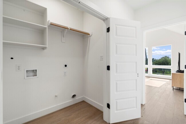 Building Photo - 4110 Cortlandt St